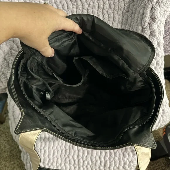 Mary Kay Stylish Black Leather Bag - Picture 3 of 3